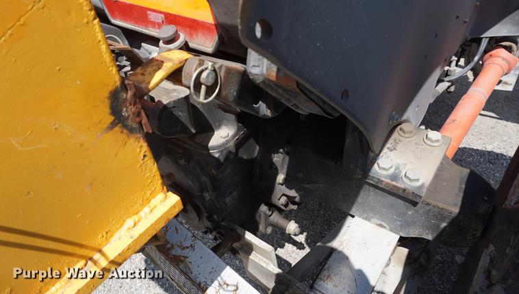 image for item DD7857 2002 John Deere 5320 tractor