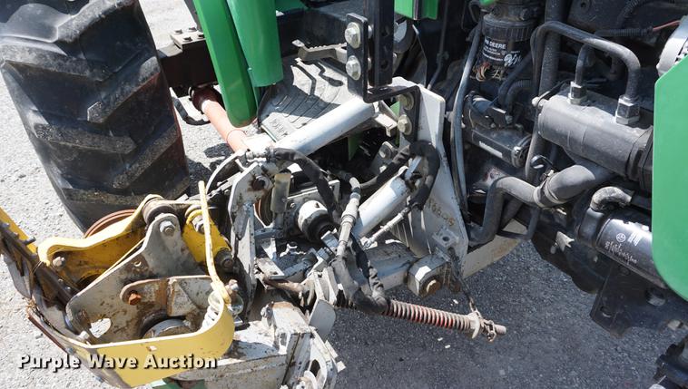 image for item DD7857 2002 John Deere 5320 tractor