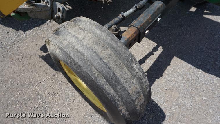 image for item DD7857 2002 John Deere 5320 tractor