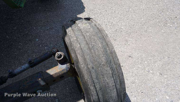 image for item DD7857 2002 John Deere 5320 tractor