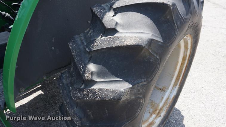 image for item DD7857 2002 John Deere 5320 tractor