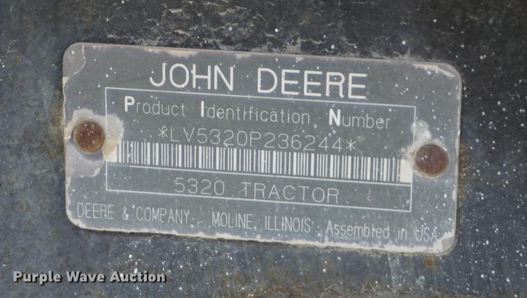 image for item DD7857 2002 John Deere 5320 tractor