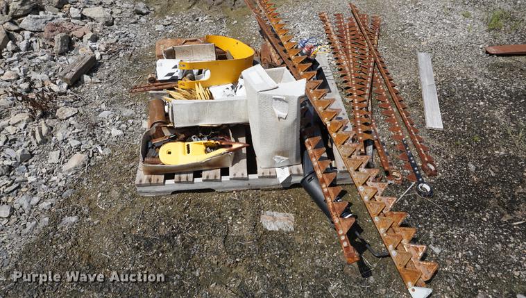 image for item DD7857 2002 John Deere 5320 tractor