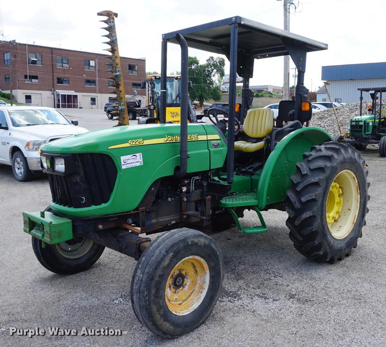 image for item DD7858 2007 John Deere 5225 tractor
