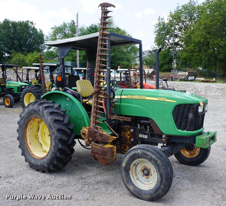 image for item DD7858 2007 John Deere 5225 tractor