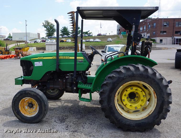 image for item DD7858 2007 John Deere 5225 tractor