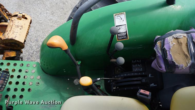 image for item DD7858 2007 John Deere 5225 tractor