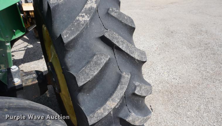 image for item DD7858 2007 John Deere 5225 tractor