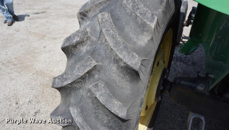 image for item DD7858 2007 John Deere 5225 tractor