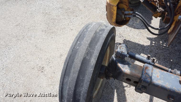 image for item DD7858 2007 John Deere 5225 tractor