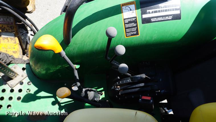 image for item DD7859 2006 John Deere 5325 tractor