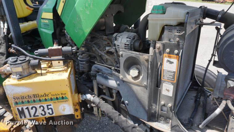 image for item DD7859 2006 John Deere 5325 tractor