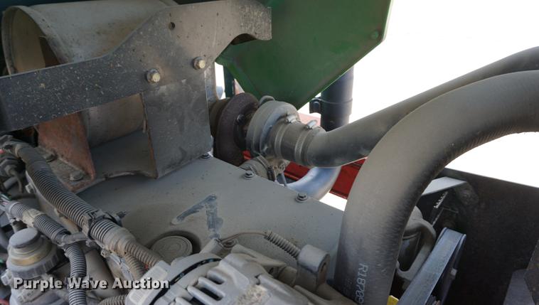 image for item DD7859 2006 John Deere 5325 tractor