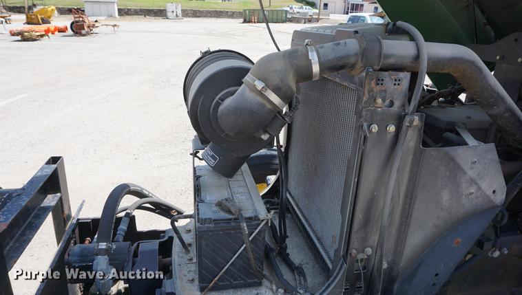 image for item DD7859 2006 John Deere 5325 tractor