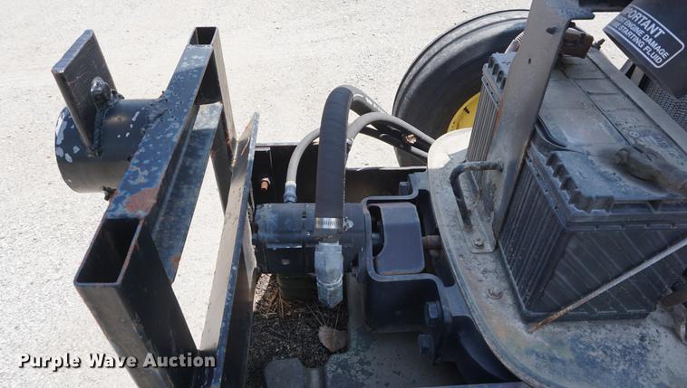 image for item DD7859 2006 John Deere 5325 tractor