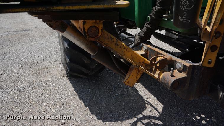 image for item DD7859 2006 John Deere 5325 tractor