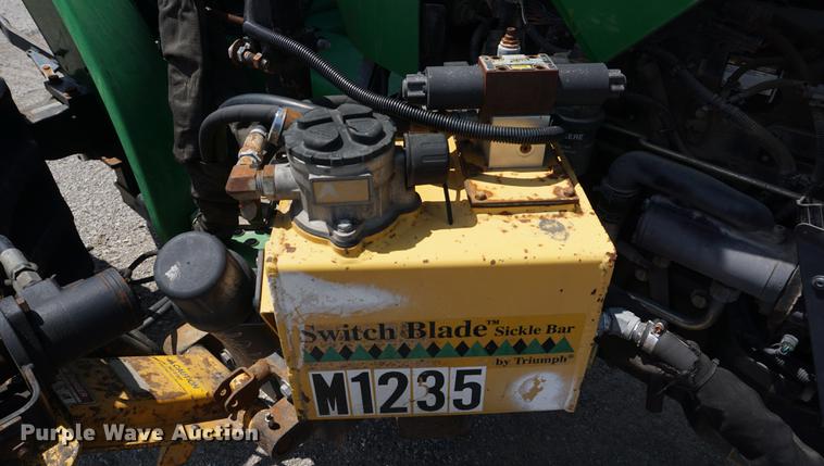 image for item DD7859 2006 John Deere 5325 tractor