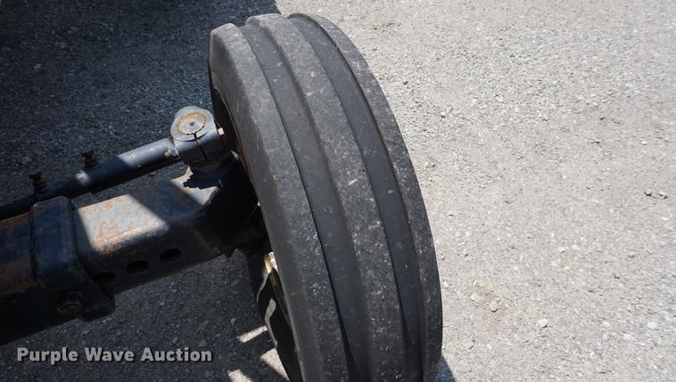 image for item DD7859 2006 John Deere 5325 tractor