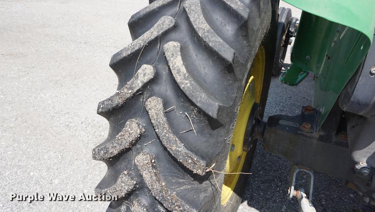 image for item DD7859 2006 John Deere 5325 tractor