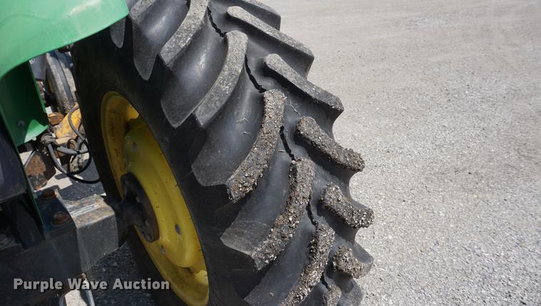image for item DD7859 2006 John Deere 5325 tractor