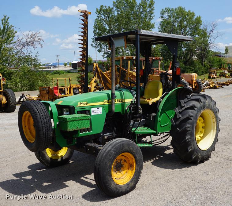 image for item DD7861 2006 John Deere 5205 tractor