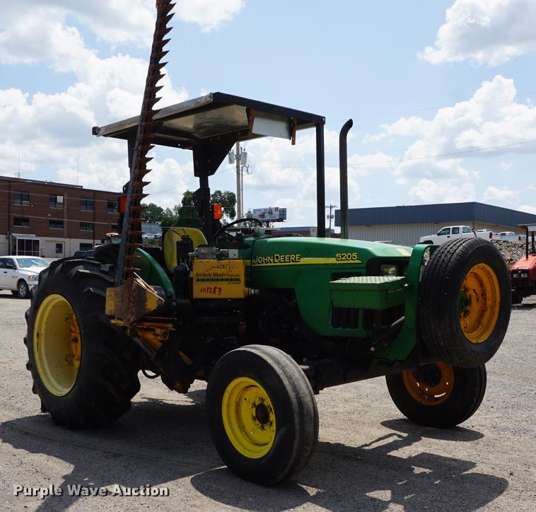 image for item DD7861 2006 John Deere 5205 tractor