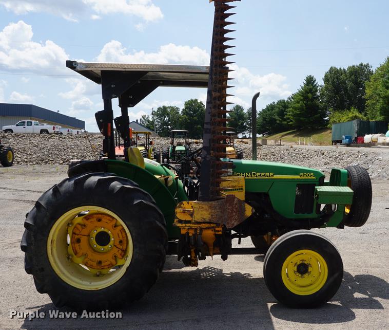 image for item DD7861 2006 John Deere 5205 tractor