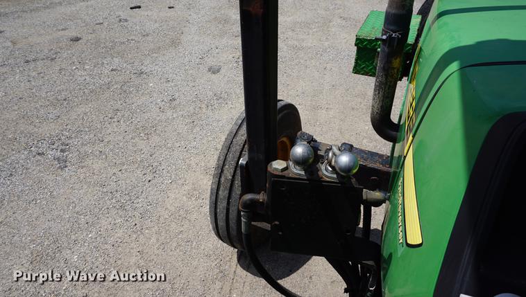 image for item DD7861 2006 John Deere 5205 tractor