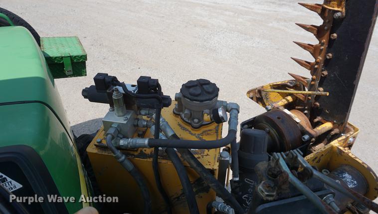 image for item DD7861 2006 John Deere 5205 tractor