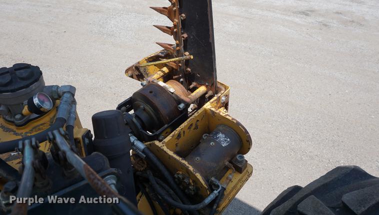 image for item DD7861 2006 John Deere 5205 tractor