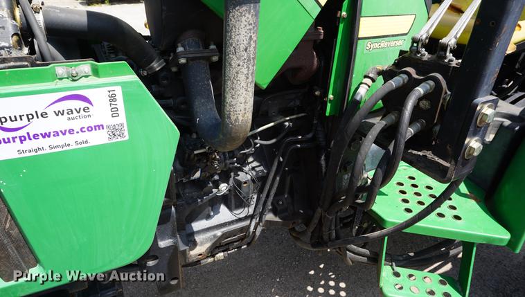 image for item DD7861 2006 John Deere 5205 tractor
