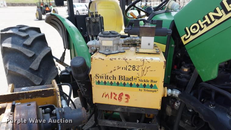 image for item DD7861 2006 John Deere 5205 tractor