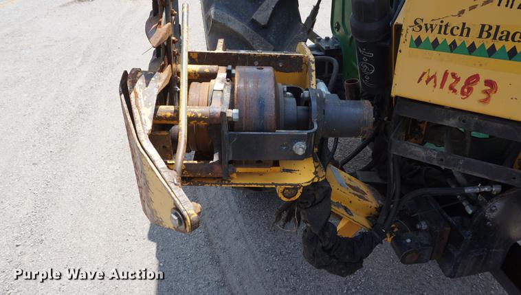 image for item DD7861 2006 John Deere 5205 tractor