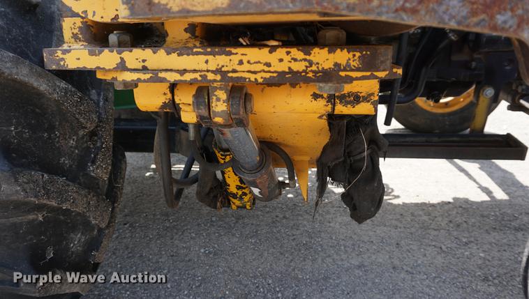image for item DD7861 2006 John Deere 5205 tractor
