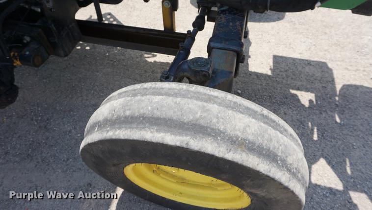 image for item DD7861 2006 John Deere 5205 tractor