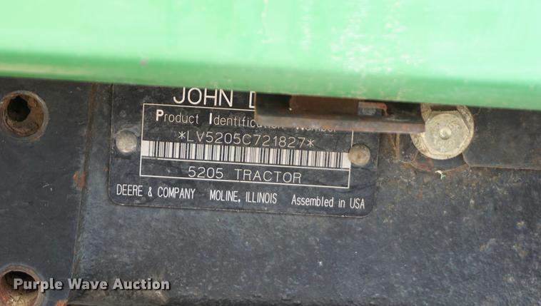 image for item DD7861 2006 John Deere 5205 tractor