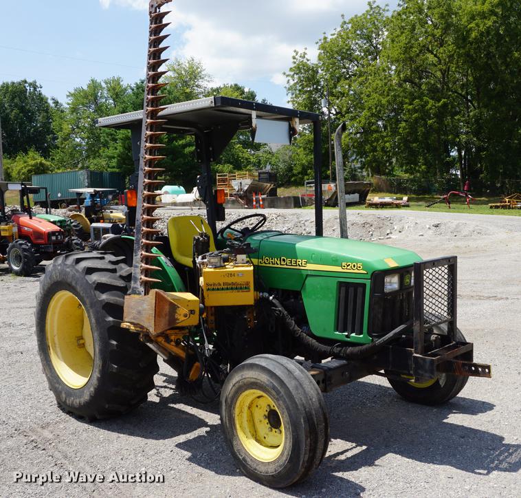 image for item DD7866 2005 John Deere 5205 tractor