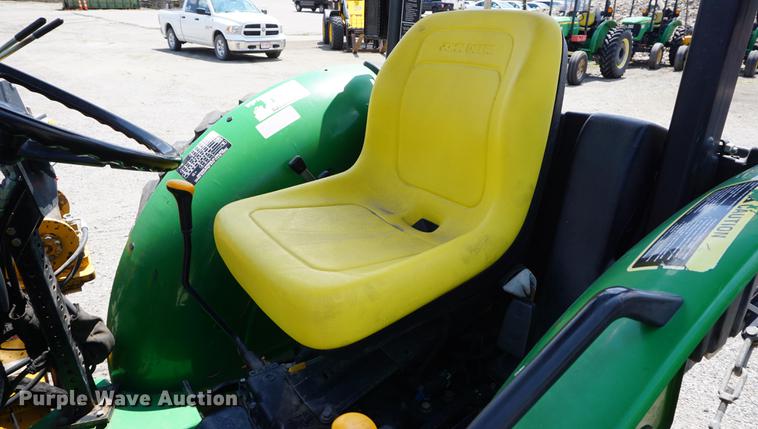 image for item DD7866 2005 John Deere 5205 tractor
