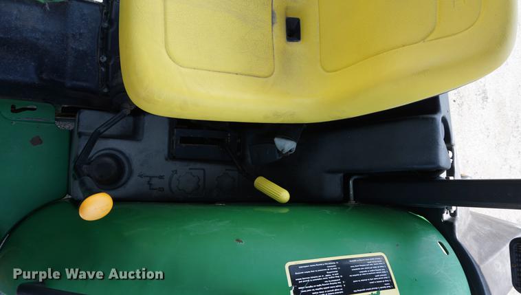 image for item DD7866 2005 John Deere 5205 tractor