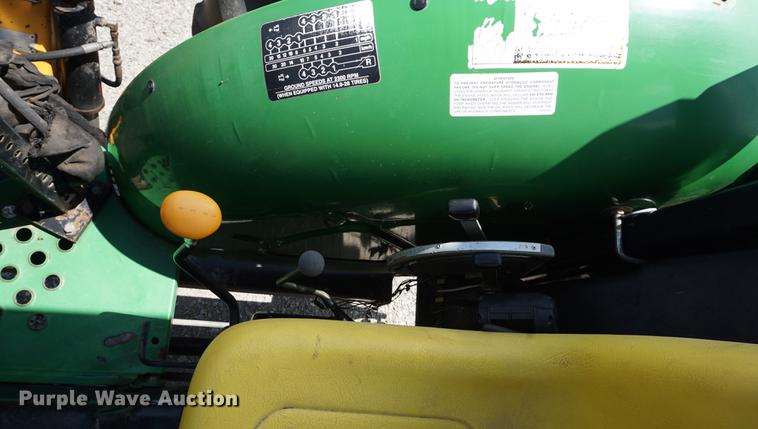 image for item DD7866 2005 John Deere 5205 tractor