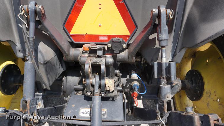 image for item DD7866 2005 John Deere 5205 tractor