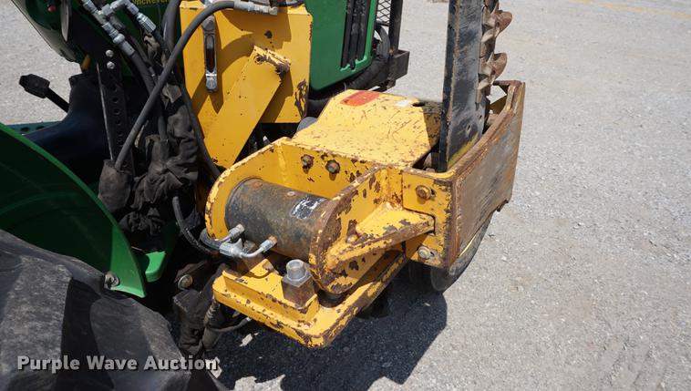 image for item DD7866 2005 John Deere 5205 tractor