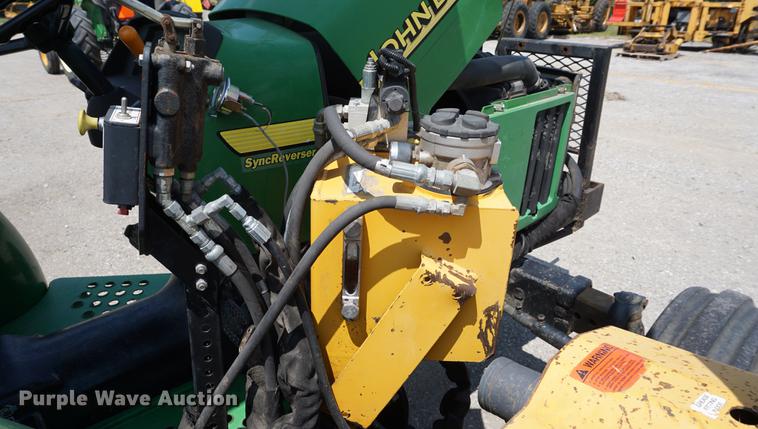 image for item DD7866 2005 John Deere 5205 tractor