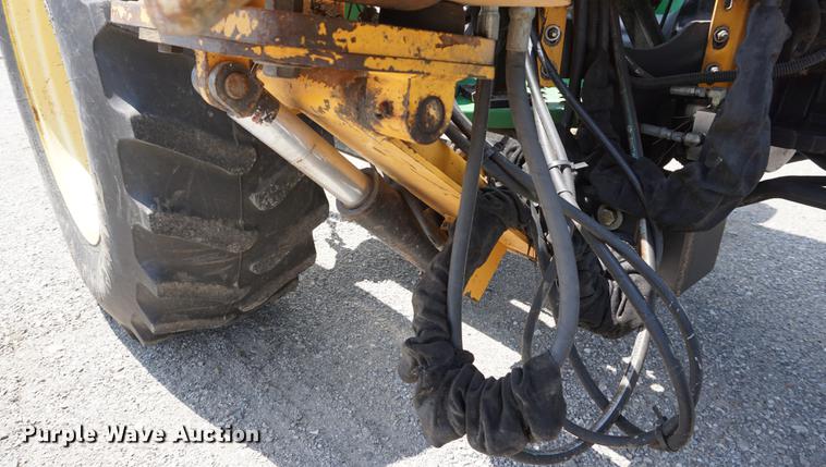 image for item DD7866 2005 John Deere 5205 tractor