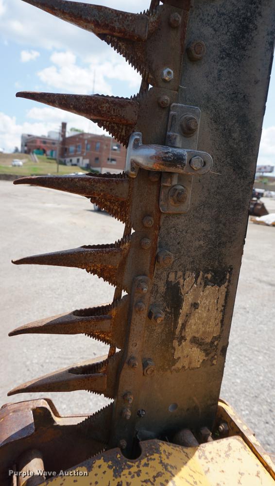 image for item DD7866 2005 John Deere 5205 tractor