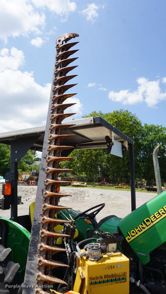 image for item DD7866 2005 John Deere 5205 tractor