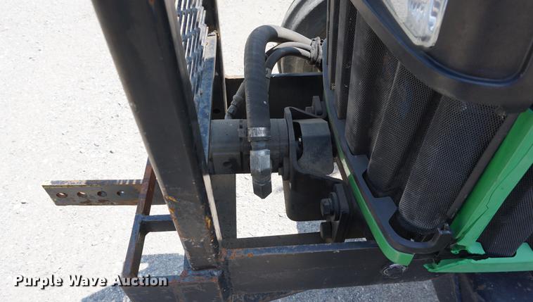 image for item DD7866 2005 John Deere 5205 tractor