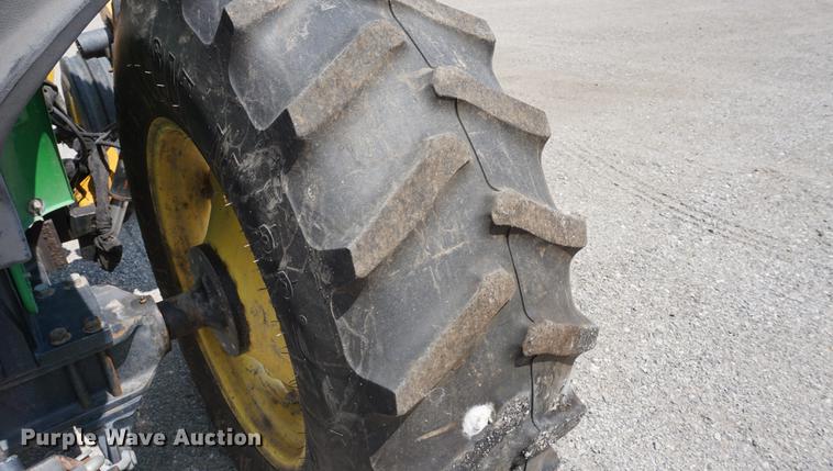 image for item DD7866 2005 John Deere 5205 tractor