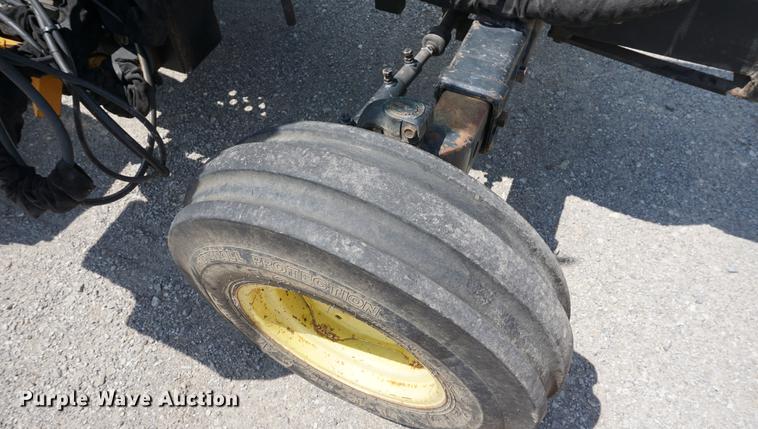 image for item DD7866 2005 John Deere 5205 tractor