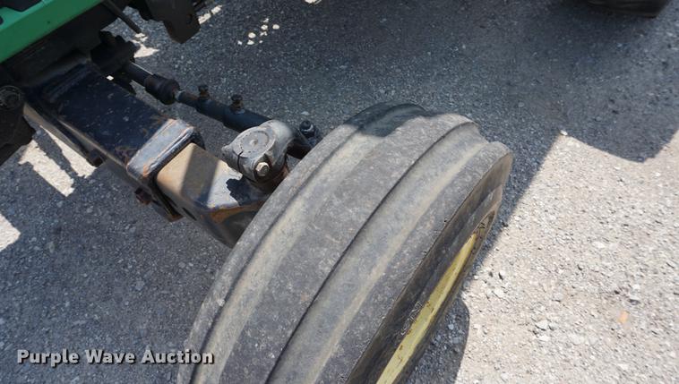 image for item DD7866 2005 John Deere 5205 tractor